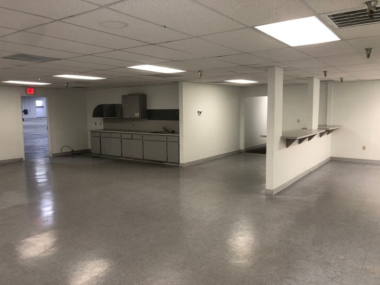 3010 22nd Ave S, Saint Petersburg, FL for lease - Building Photo - Image 2 of 12