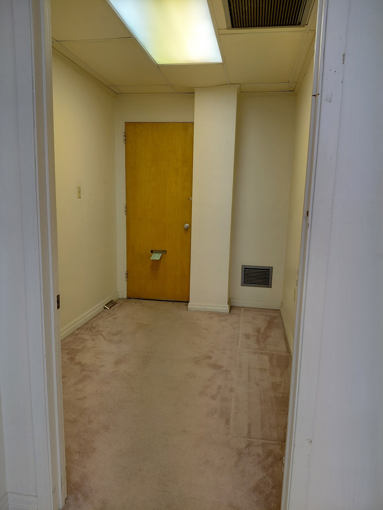 217 Wisconsin Ave, Waukesha, WI for lease Interior Photo- Image 1 of 4
