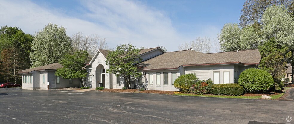 550 Latona Rd, Rochester, NY à louer - Photo principale - Image 1 de 8