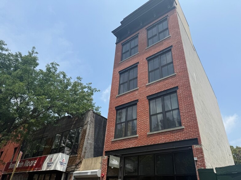 333 Tompkins Ave, Brooklyn, NY for lease - Primary Photo - Image 2 of 2