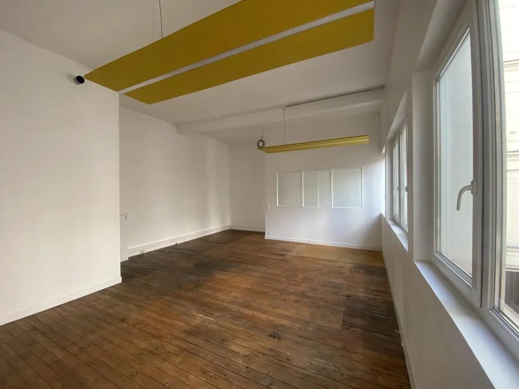 Office/Retail in Paris for lease Interior Photo- Image 1 of 9