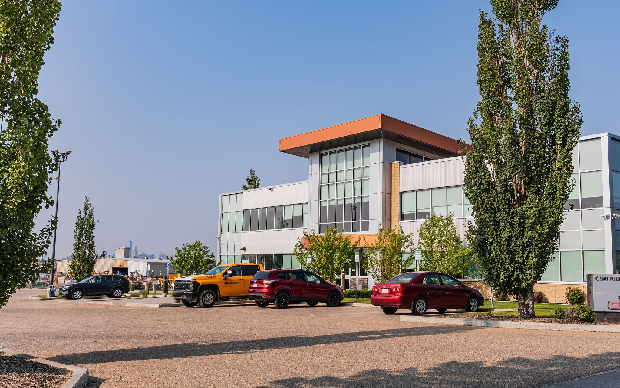 8404 Mcintyre Rd NW, Edmonton, AB à louer Photo du bâtiment- Image 1 de 8