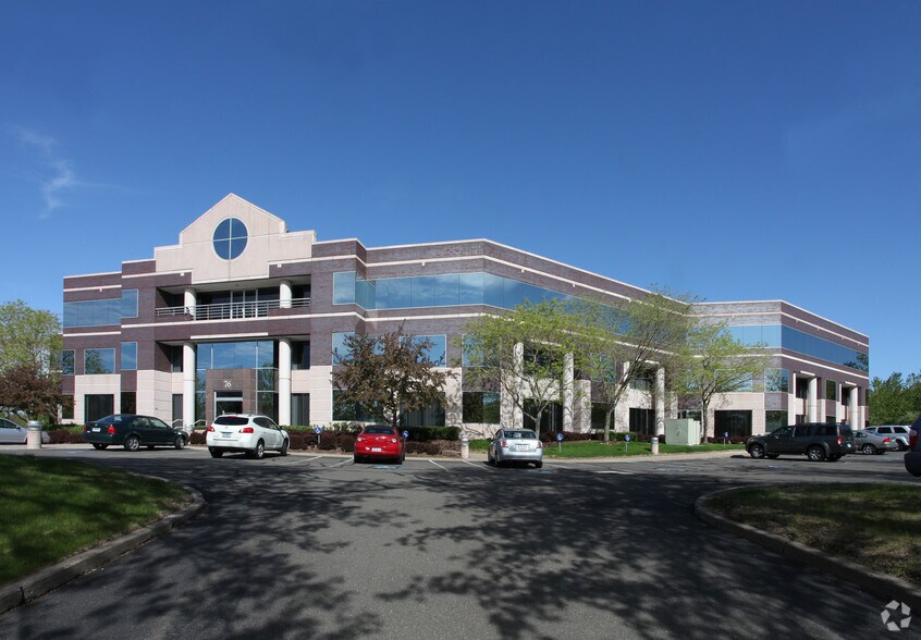 76 Batterson Park Rd, Farmington, CT à louer - Photo du bâtiment - Image 2 de 10