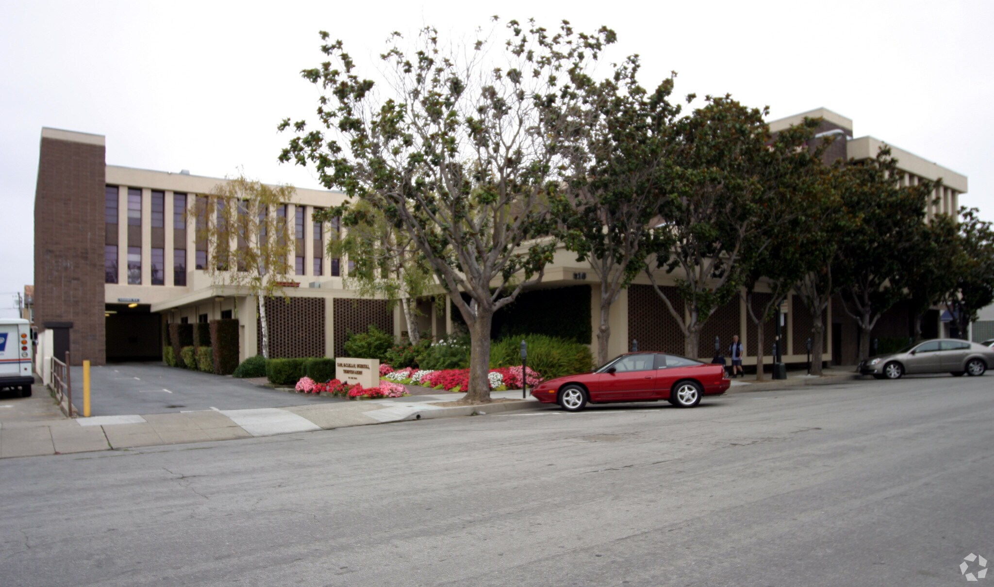 216 Park Rd, Burlingame, CA à louer Photo principale- Image 1 de 2