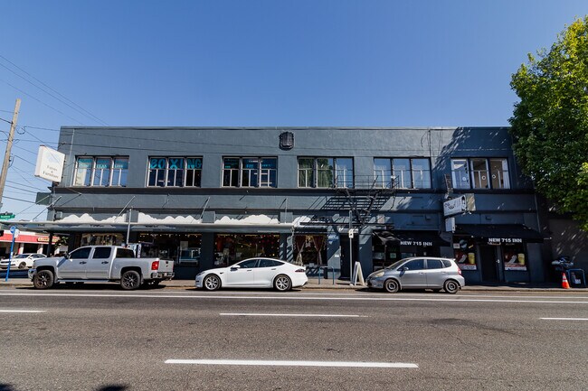 Plus de détails pour 701-707 NE Broadway St, Portland, OR - Bureau/Commerce de détail à louer