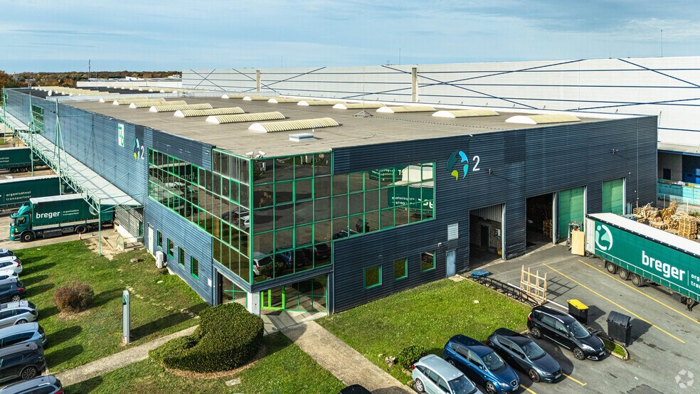 Office in Lieusaint for lease - Primary Photo - Image 1 of 2