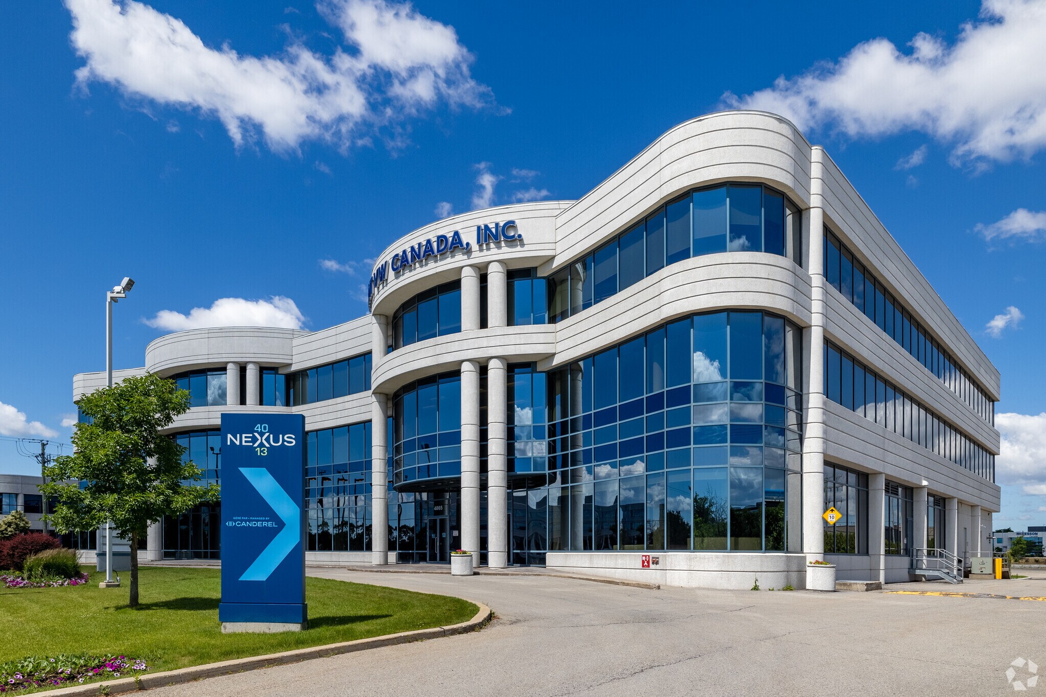 4855-4885 Rue Marc-Blain, Saint-Laurent, QC à vendre Photo du bâtiment- Image 1 de 1