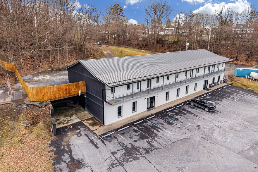 417 Holland Ave, Morgantown, WV à louer - Photo du bâtiment - Image 3 de 16