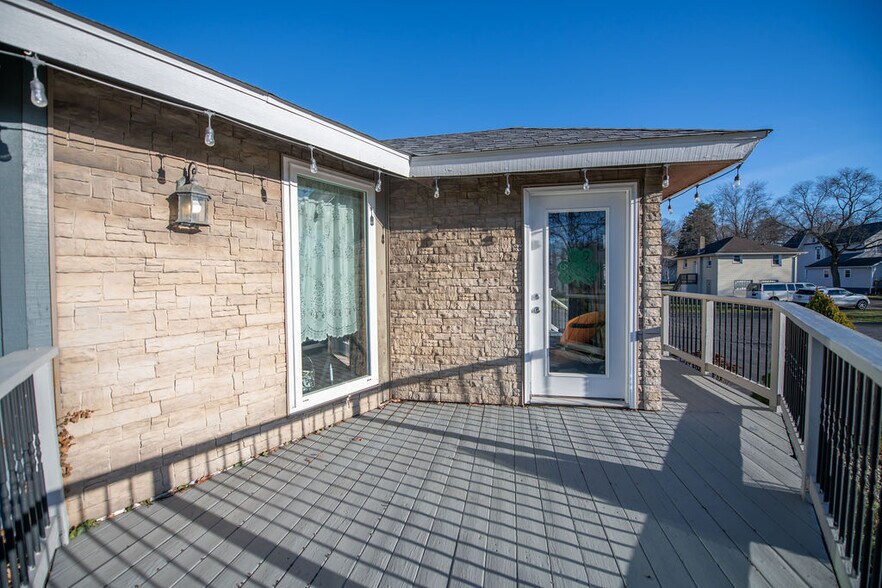 411 W Canal St, Malvern, OH à vendre - Photo du bâtiment - Image 3 de 32