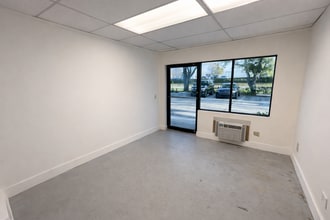 3551 23rd Ave S, Lake Worth, FL for lease Interior Photo- Image 2 of 4