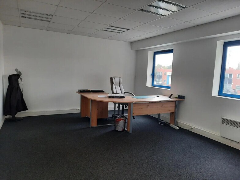 Flex dans Moissy-Cramayel à louer - Photo du bâtiment - Image 2 de 4