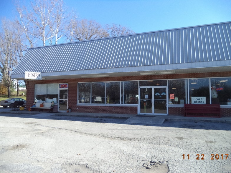 5900 Scott Hwy, Robbins, TN for sale - Building Photo - Image 3 of 12