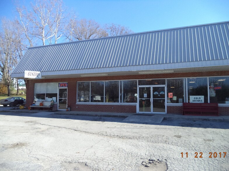 5900 Scott Hwy, Robbins, TN à vendre - Photo du bâtiment - Image 3 de 12