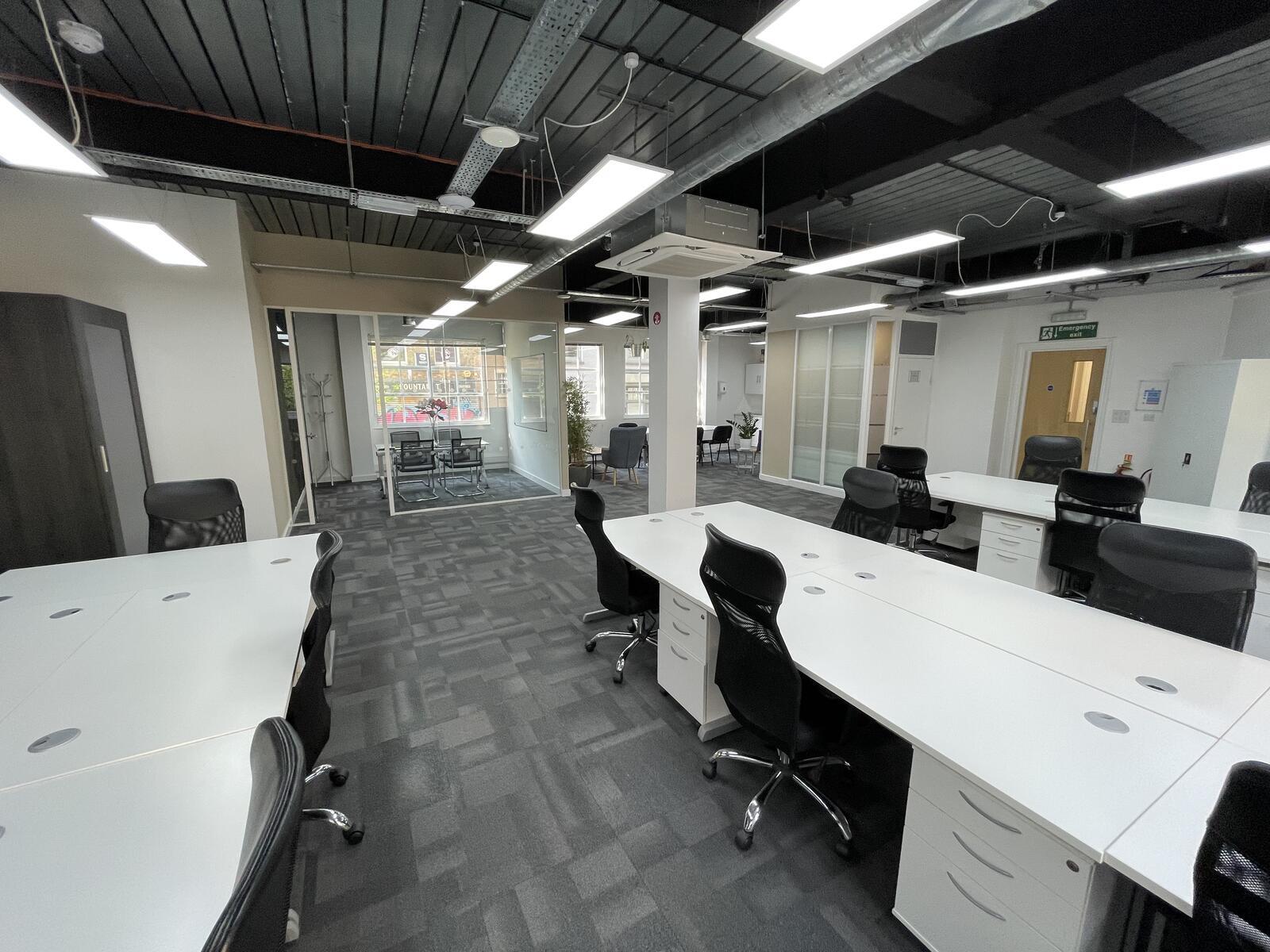 2 Bath Pl, Londres à louer Photo intérieure- Image 1 de 12