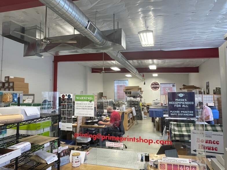 747 Main St, Poughkeepsie, NY for lease - Interior Photo - Image 2 of 4