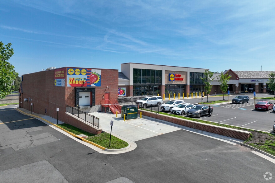5930-6049 Centreville Crest Ln, Centreville, VA for lease - Primary Photo - Image 1 of 5