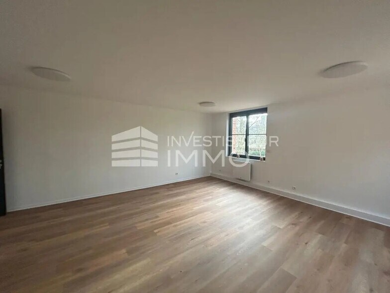 Office in Lognes for lease - Interior Photo - Image 1 of 6