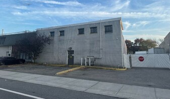 578 Oak St, Copiague NY - Entrepôt