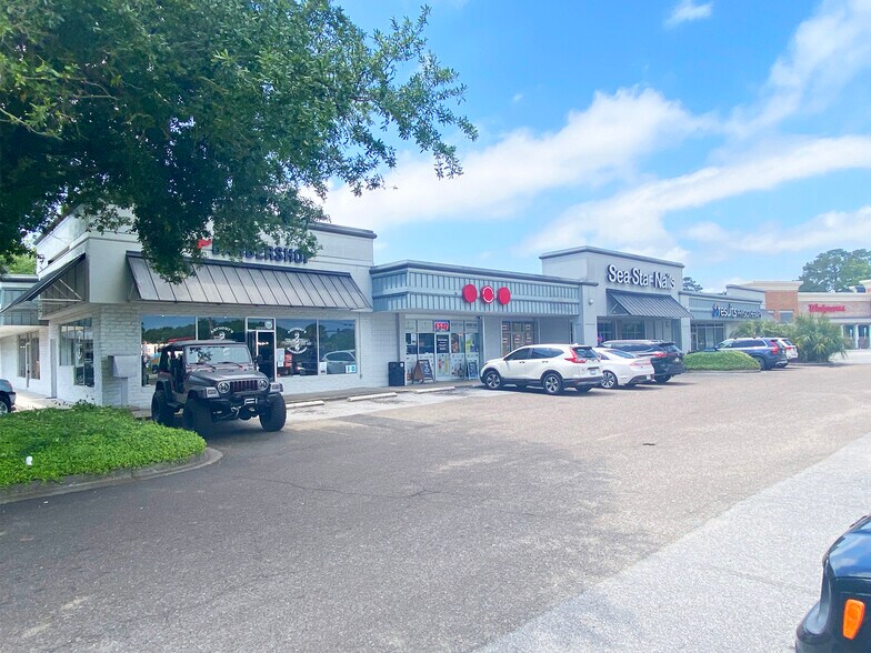 915 Folly Rd, Charleston, SC for lease - Building Photo - Image 1 of 7