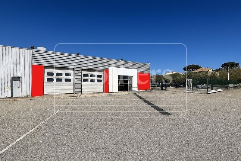 Flex in Martigues for lease Building Photo- Image 1 of 16