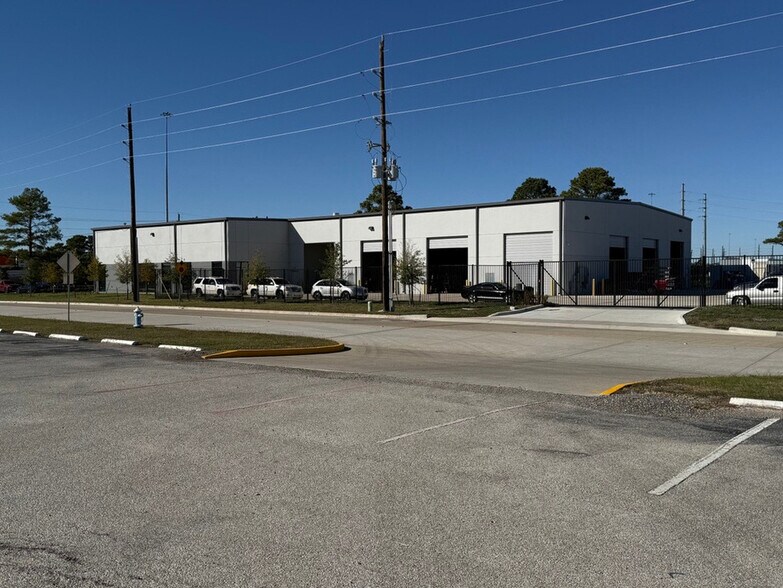 5530 W Sam Houston Pky N, Houston, TX à vendre - Photo du bâtiment - Image 2 de 4