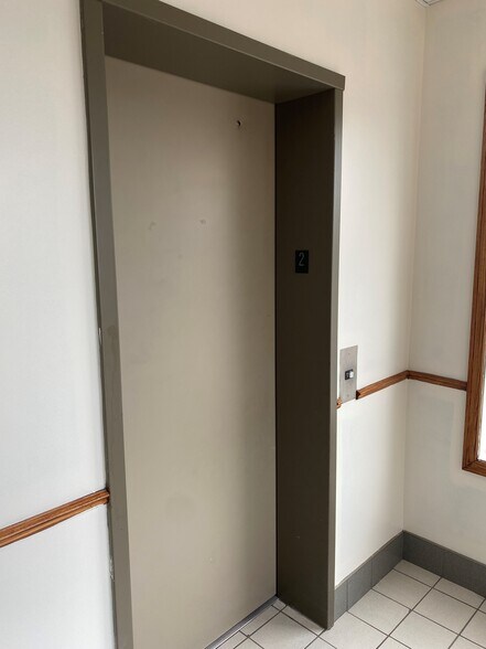 102 Main St E, Hawkesbury, ON à louer - Photo intérieure - Image 3 de 11