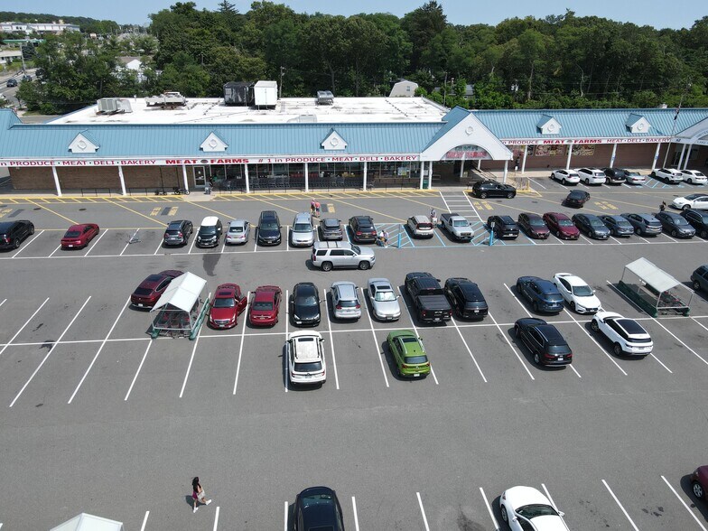 300-318 Portion Rd, Ronkonkoma, NY à louer - Photo du bâtiment - Image 3 de 13