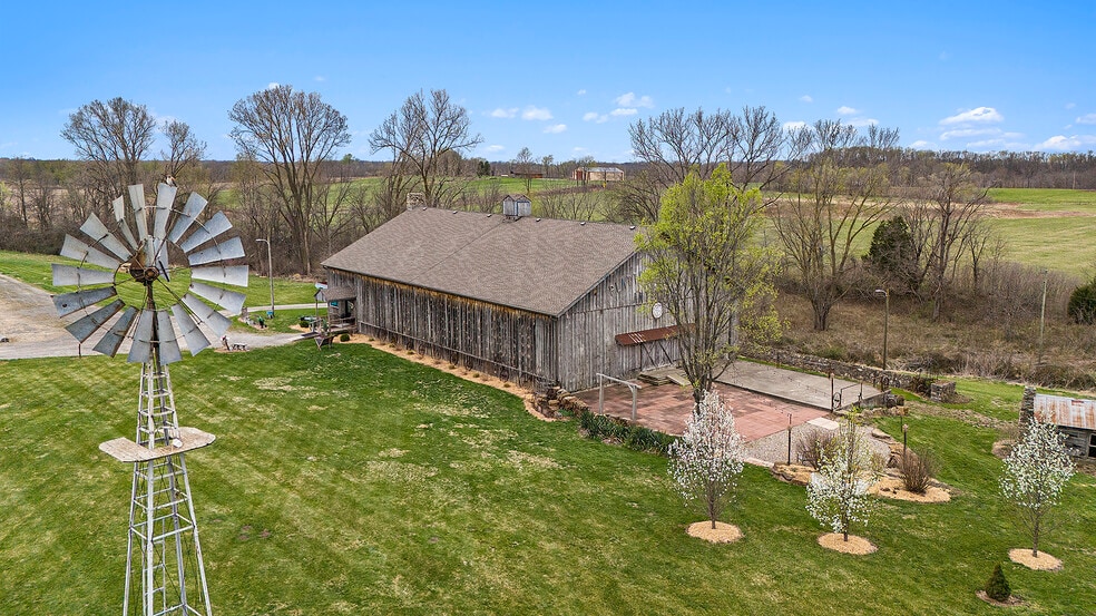 11347 SE State Route DD, Gower, MO for sale - Primary Photo - Image 1 of 41