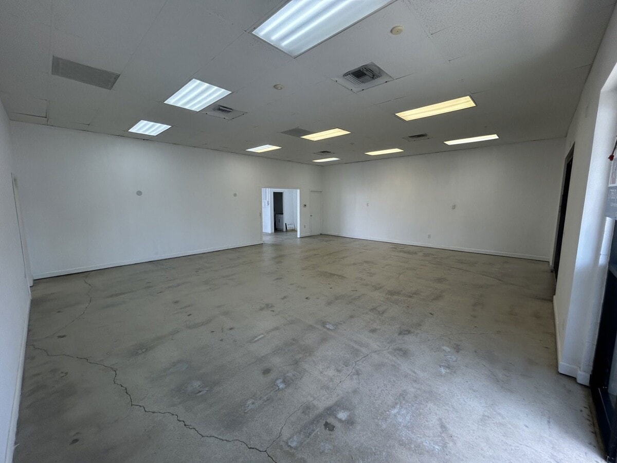 120 N Pacific St, San Marcos, CA 92069 - Unité C-1 - - Photo intérieure - Image 2 of 6