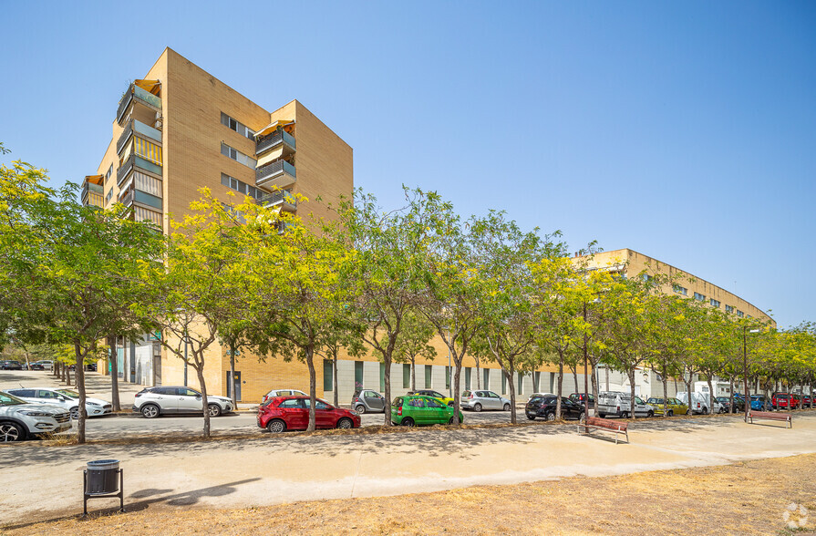 Avinguda De Llorenç Puig Tomàs, Viladecans, Barcelona à louer - Photo du bâtiment - Image 2 de 2