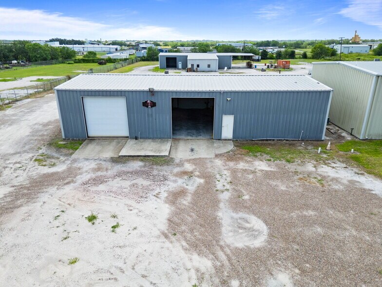 2404 N US Highway 281, Alice, TX à louer - Photo du bâtiment - Image 3 de 56