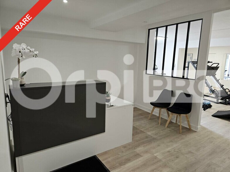 Bureau dans Melun à vendre - Photo du bâtiment - Image 2 de 8