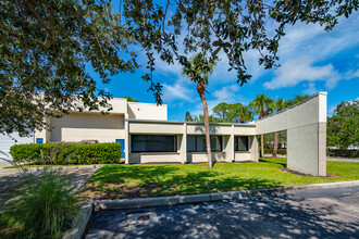 2884 Horseshoe Dr S, Naples, FL à louer Photo du bâtiment- Image 2 de 7