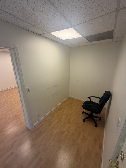 337 S Beverly Dr, Beverly Hills, CA for lease - Building Photo - Image 3 of 9