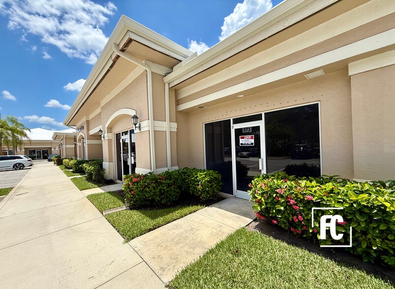 563-617 SE Central Pky, Stuart, FL for lease - Building Photo - Image 3 of 27
