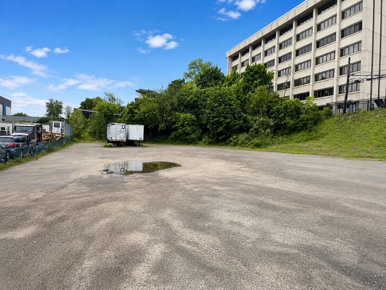 138 Delawanna Ave, Clifton, NJ for lease - Building Photo - Image 3 of 3