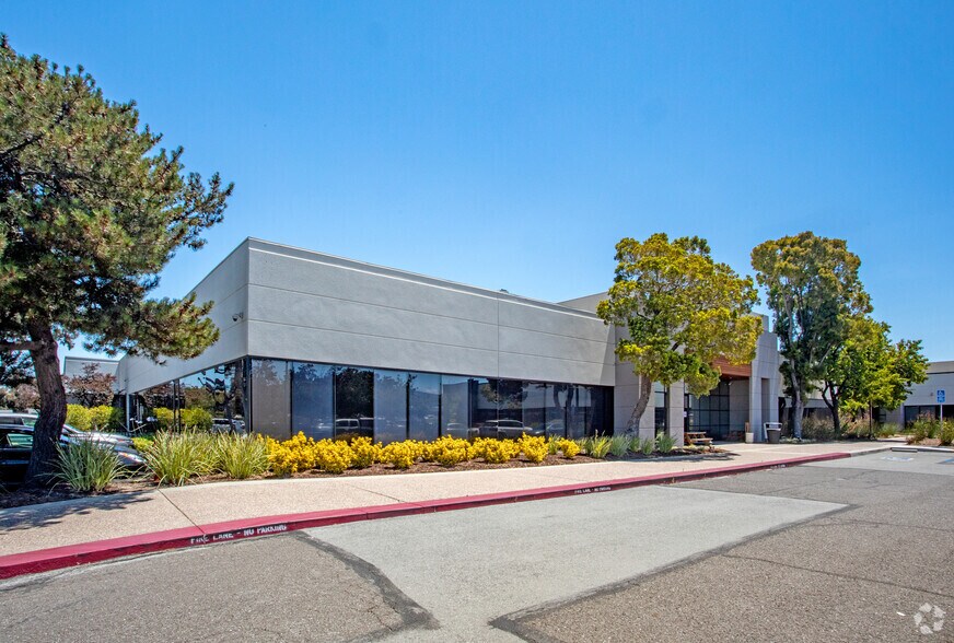 75 Shoreway Rd, San Carlos, CA à louer - Photo du bâtiment - Image 1 de 2