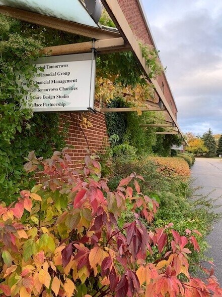 103 Schelter Rd, Lincolnshire, IL à louer - Photo du bâtiment - Image 2 de 15