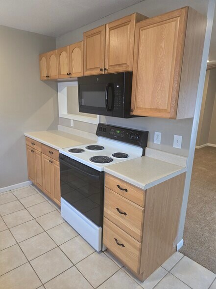 593-621 Glen Ct, Lansing, KS à vendre - Photo du bâtiment - Image 3 de 11