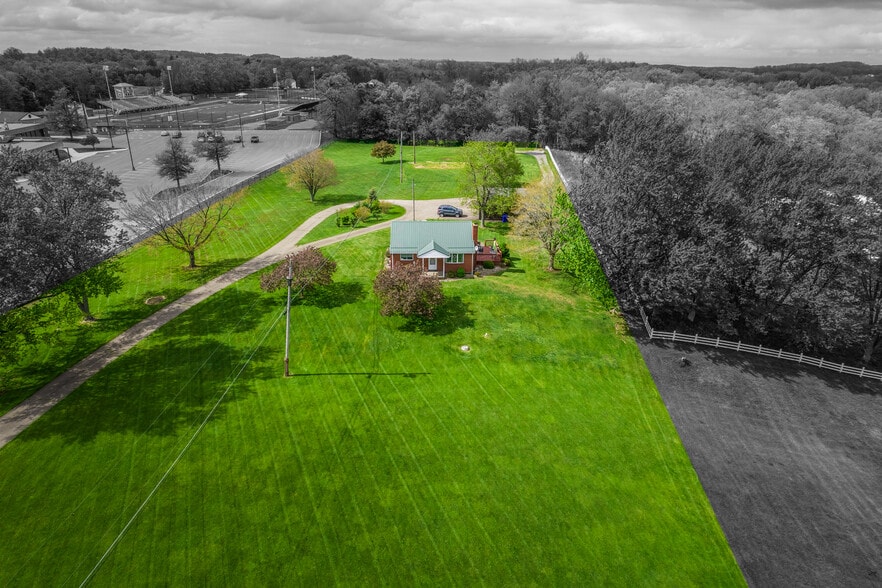 447 Route 228, Mars, PA à vendre - Photo du bâtiment - Image 2 de 10