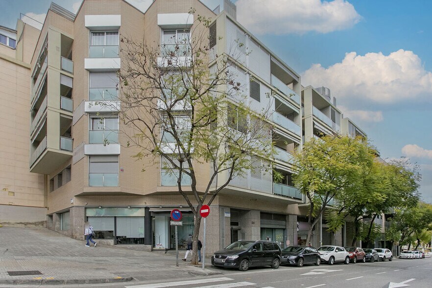 Immeuble residentiel dans Sant Boi de Llobregat, Barcelona à vendre - Photo du bâtiment - Image 3 de 3