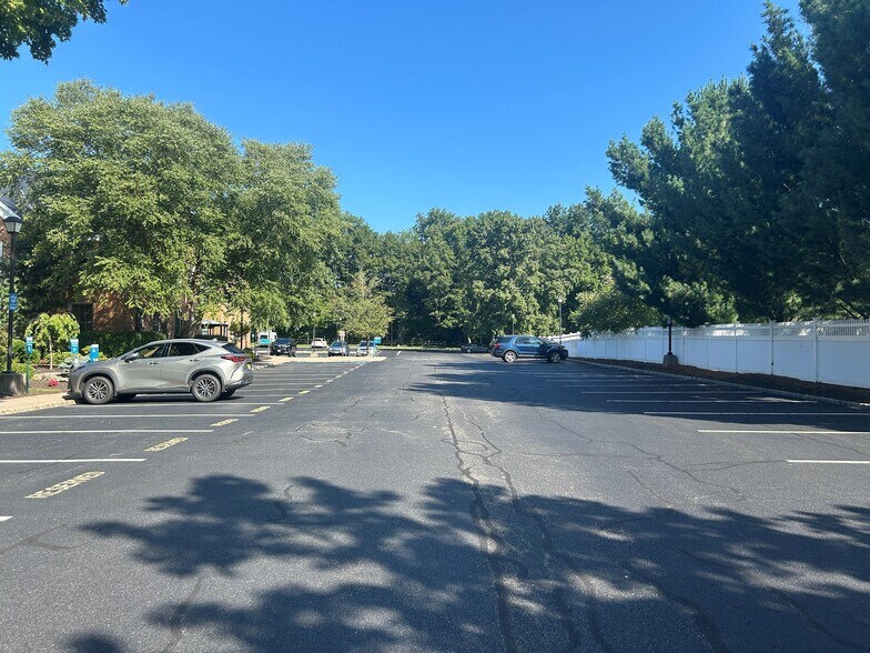 250 Oak Ridge Rd, Oak Ridge, NJ à vendre - Photo du bâtiment - Image 3 de 4