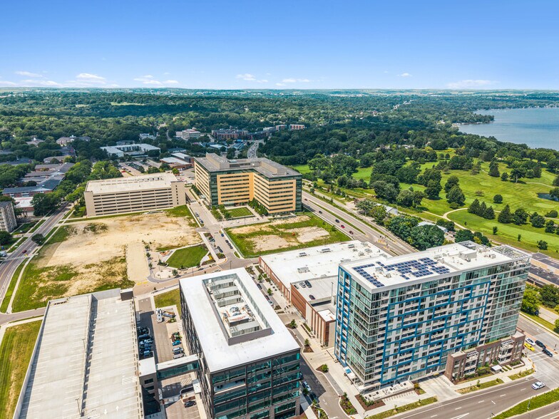 4710 Madison Yards Way, Madison, WI à vendre - Photo du bâtiment - Image 3 de 14