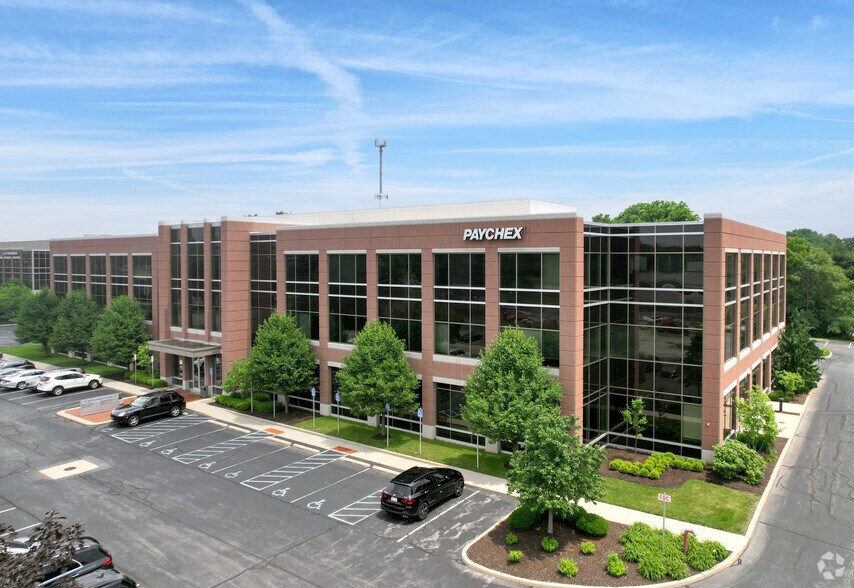 8335 Keystone Crossing, Indianapolis, IN à louer - Photo du bâtiment - Image 2 de 3