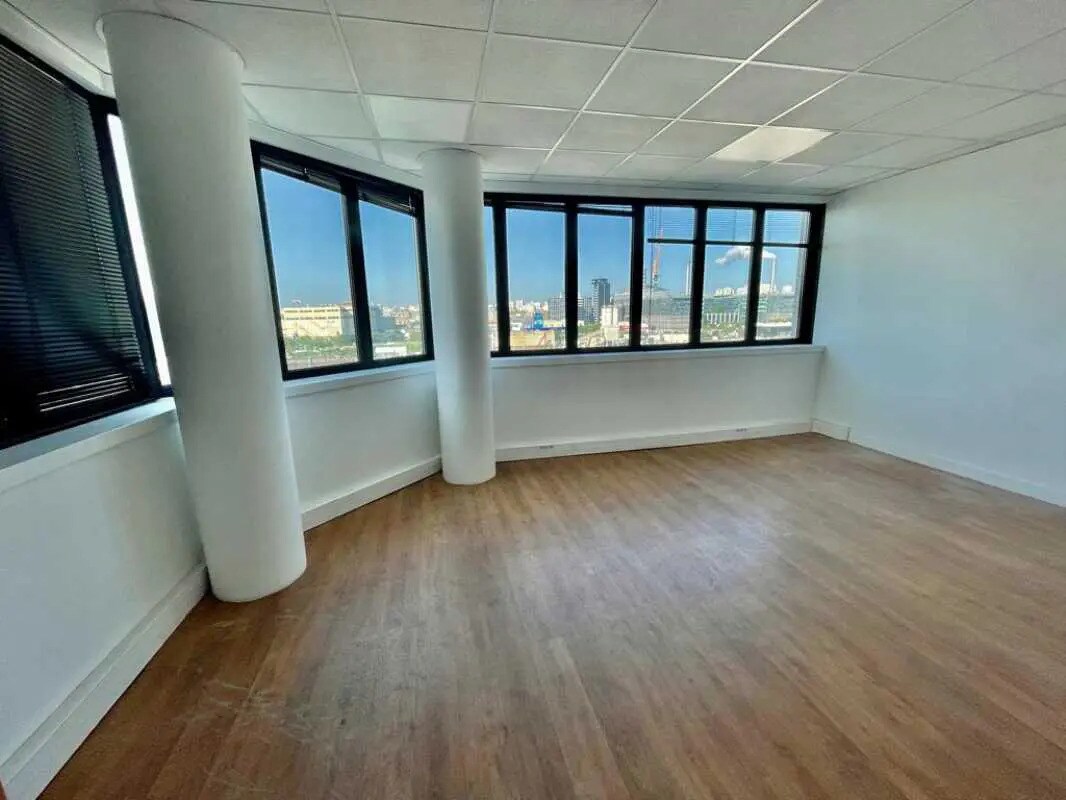 Office in Charenton-le-Pont for lease Interior Photo- Image 1 of 2