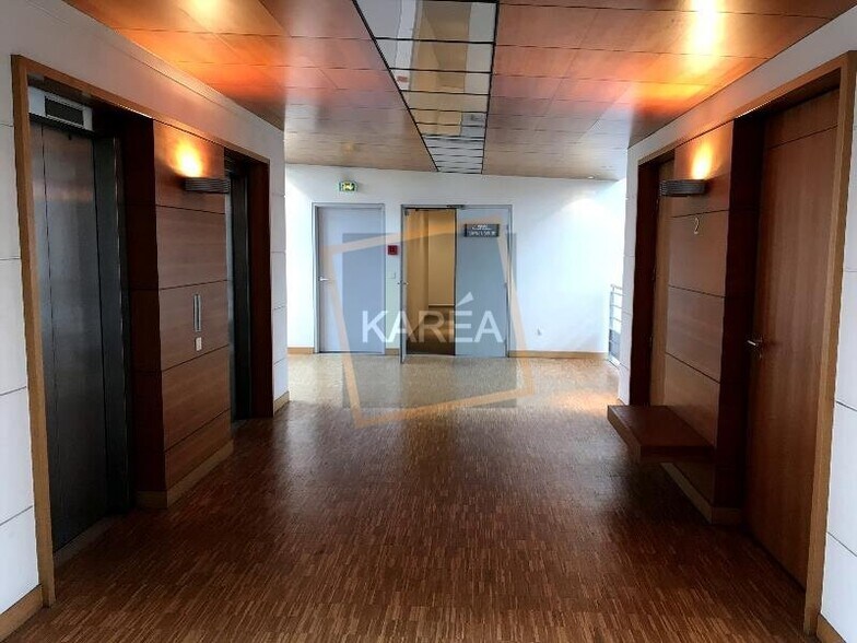 Office in Lognes for lease - Lobby - Image 3 of 5