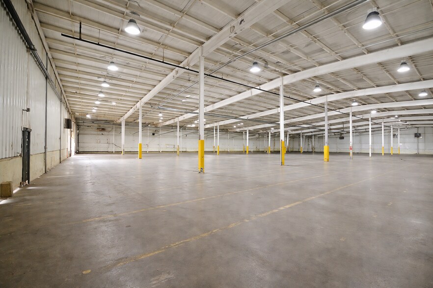 1631 Dove St, Port Huron, MI for lease - Building Photo - Image 2 of 10