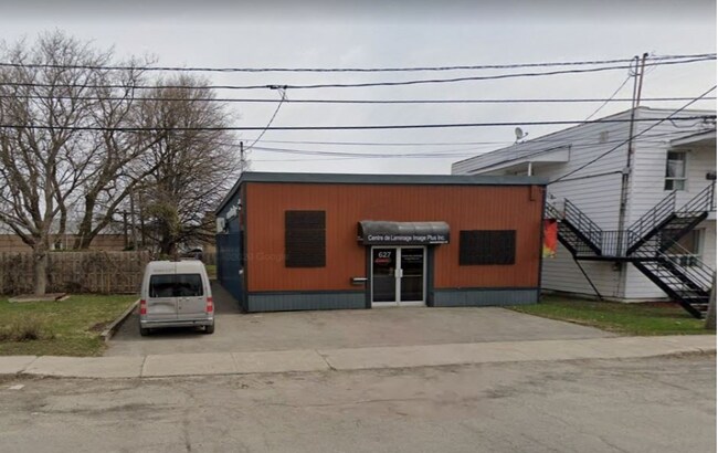 Plus de détails pour 627 8e Av, Saint-Jérôme, QC - Commerce de détail à vendre