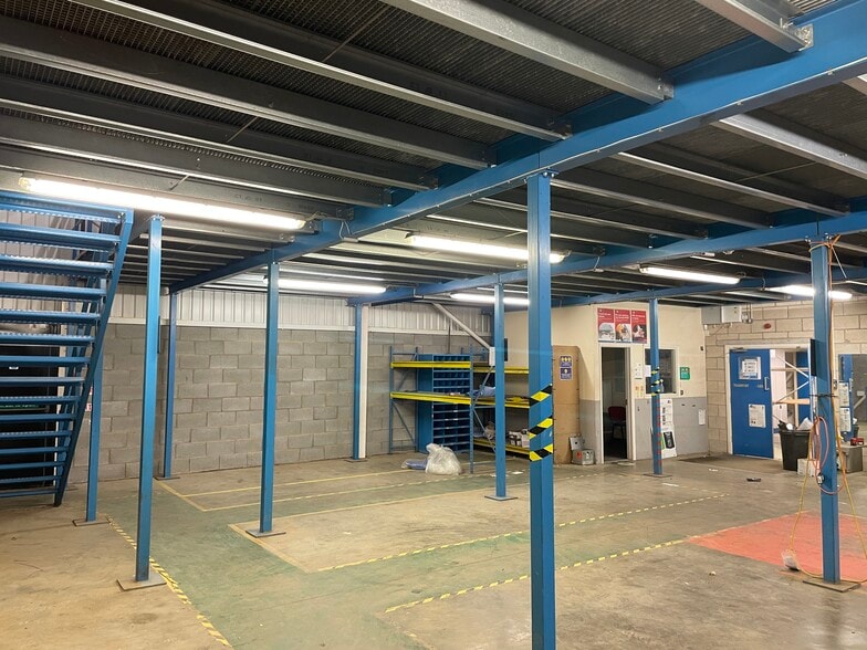 Dixon Clos, Lincoln for lease - Interior Photo - Image 3 of 6