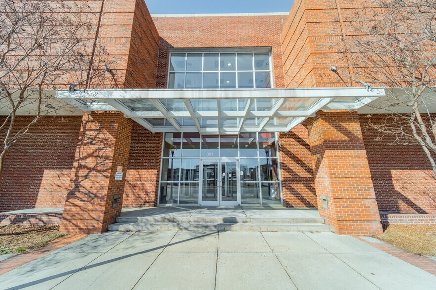 801 W 4th St, Winston-Salem, NC for lease - Building Photo - Image 2 of 17